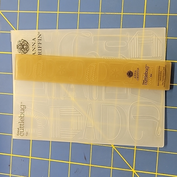 Cuttlebug Anna Griffin Embossing Folders Set of 2 Paper Scrapbook 5 x 7 Type - Picture 1 of 1